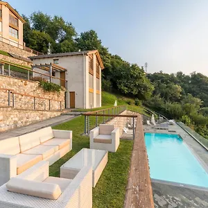 Beautiful Poolside And Stunning View Gardenia Ferienhaus